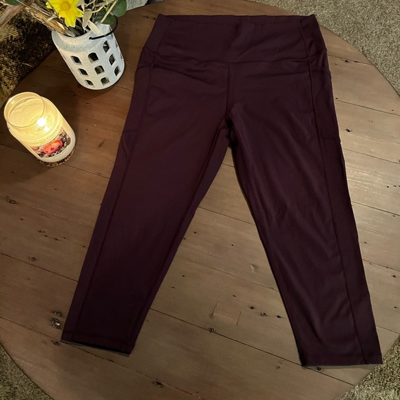 ZYIA Women's High-Waisted Purple, Shiny Compression Capri Leggings WITH POCKETS​ - Picture 1 of 5